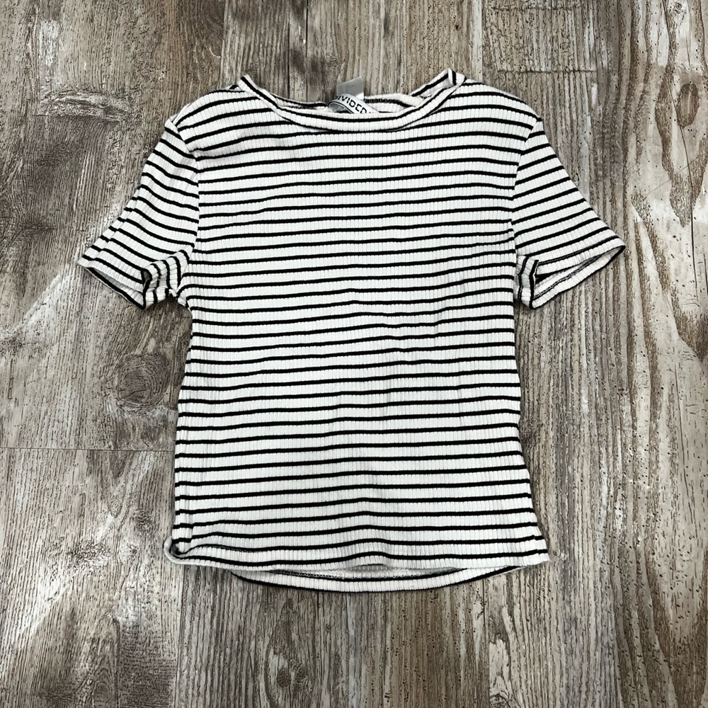 H&M Divided stripped crop tee